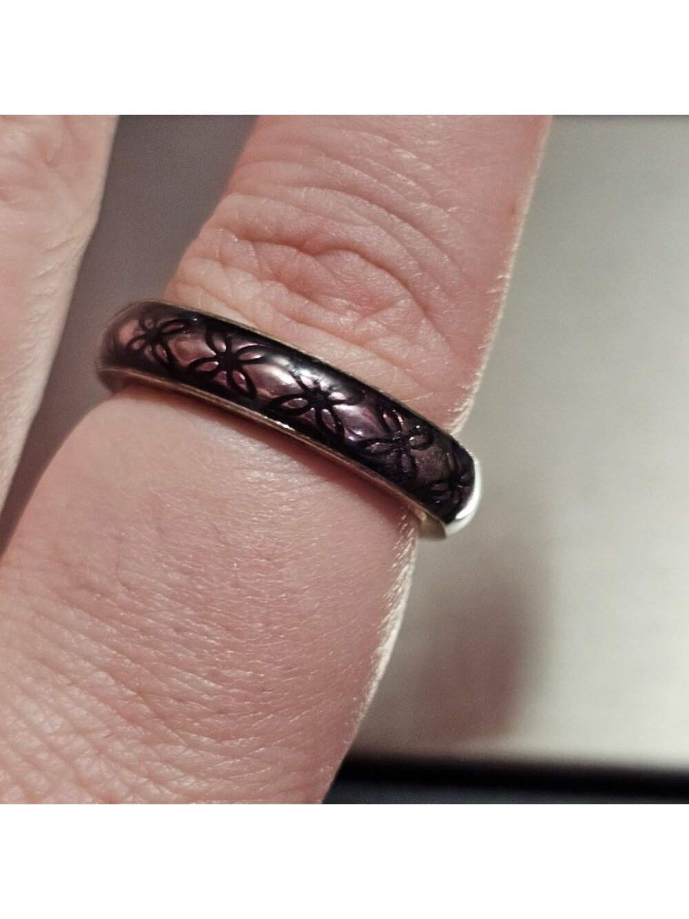 (727) Vintage Silver Patina Floral Etched Band Ring Size 8 Unique Design Pandora